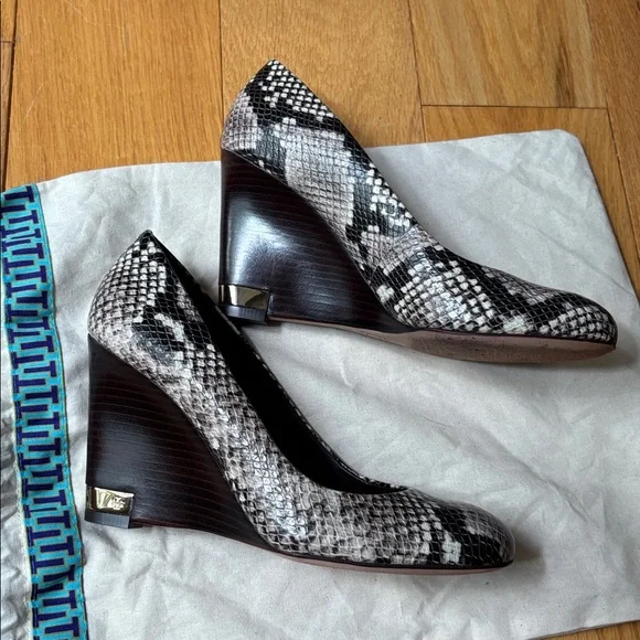Tory Burch Astoria Leather Snakeskin Print Wedges Sz 8 - Picture 2 of 15